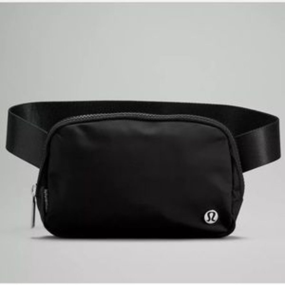 NEW Lululemon Everywhere Belt Bag Black